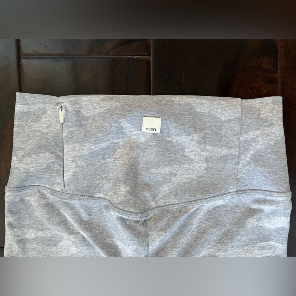 VUORI Small Clean Elevation High Rise 7/8 Legging Pants ~ Pale Gray Heather Camo - Picture 5 of 6